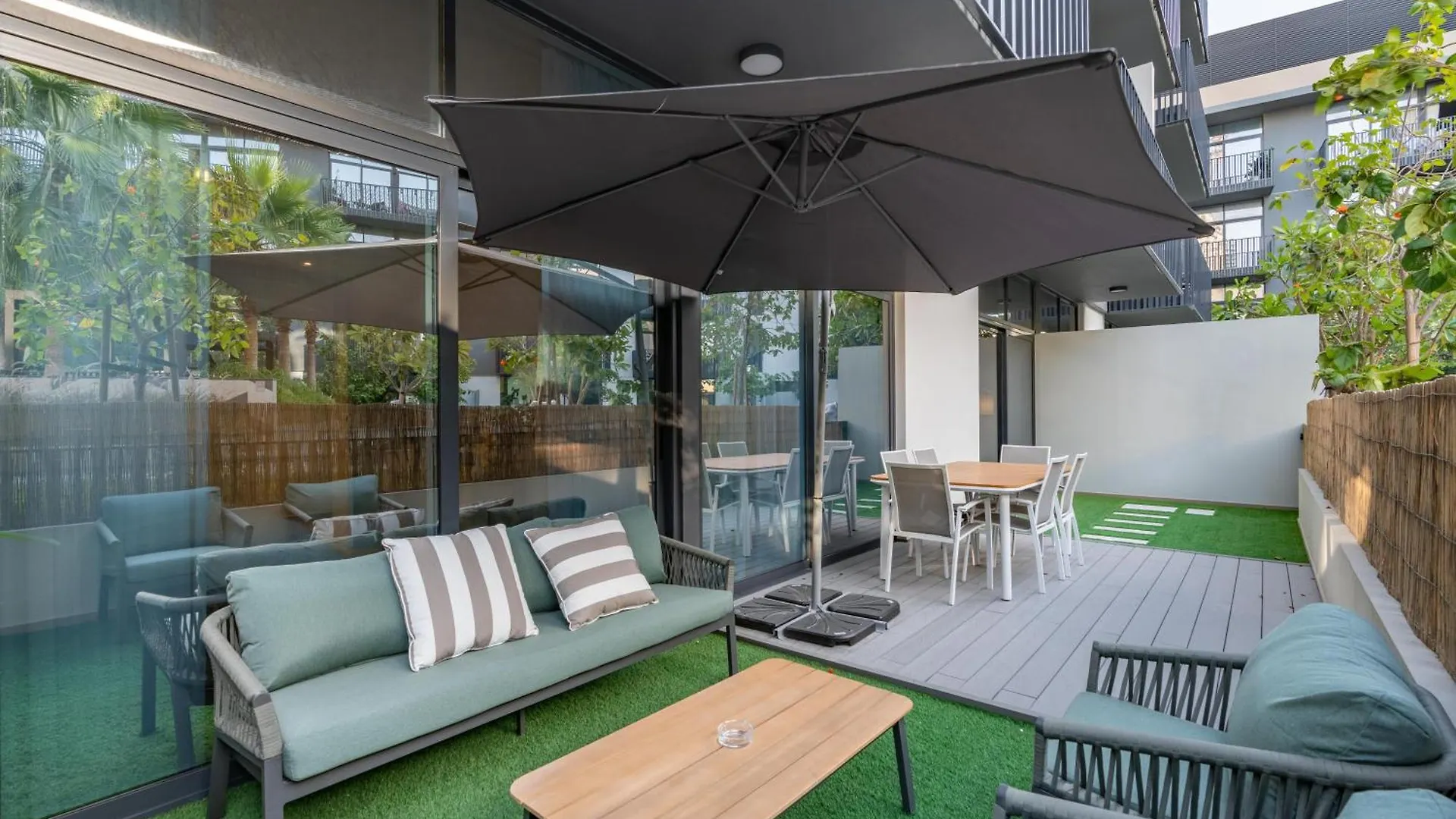 Cozy And Peaceful 2 Bedroom Apartment With Private Garden Dubai
