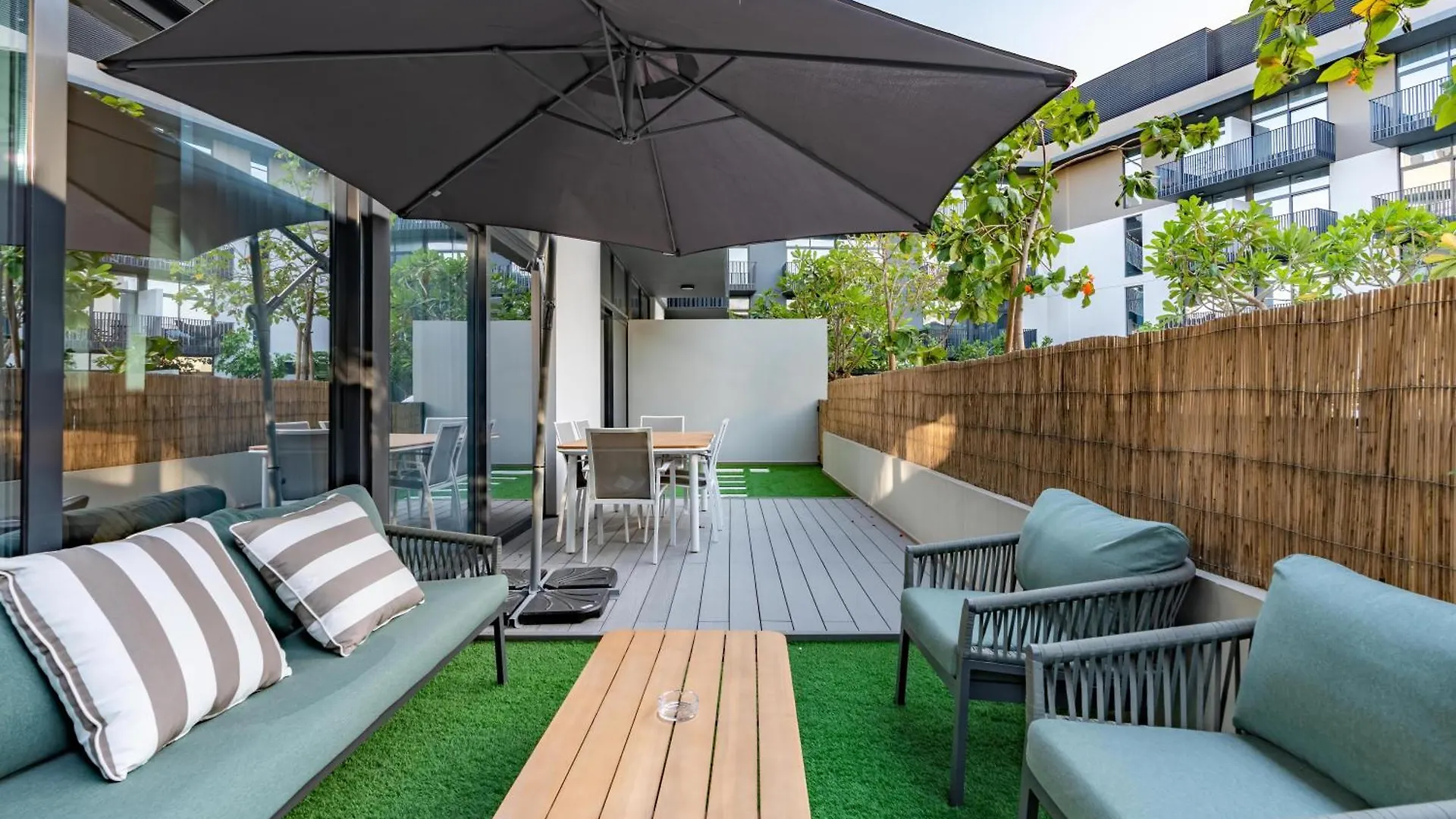 Cozy And Peaceful 2 Bedroom Apartment With Private Garden Dubai