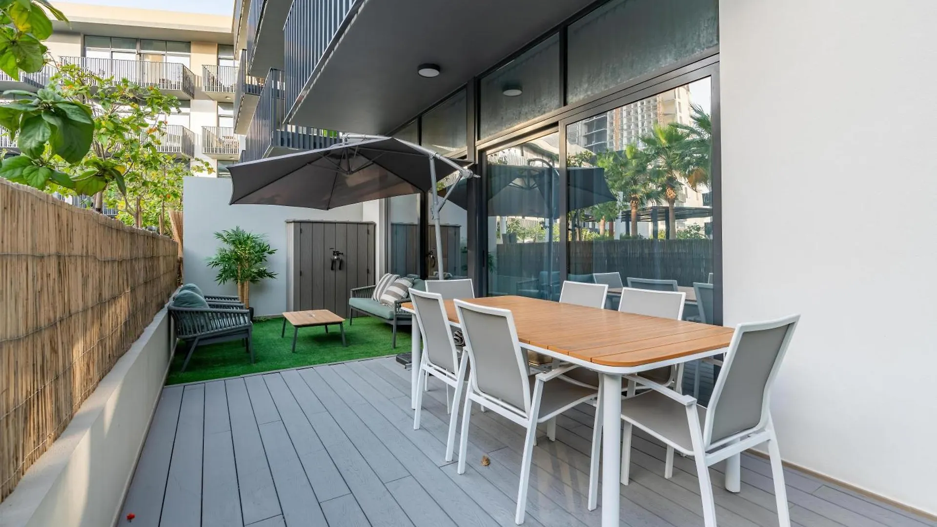 Cozy And Peaceful 2 Bedroom Apartment With Private Garden Dubai