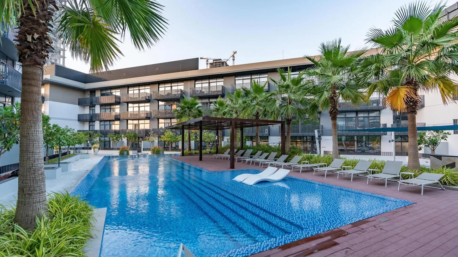 Cozy And Peaceful 2 Bedroom Apartment With Private Garden Dubai